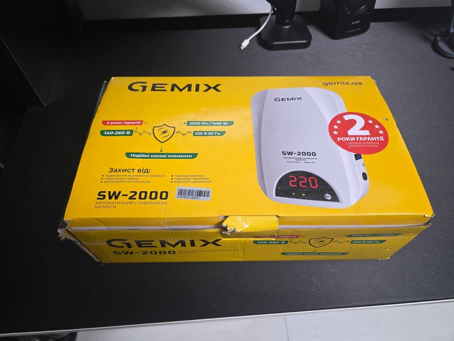 Релейний стабілізатор напруги Gemix SW-2000
