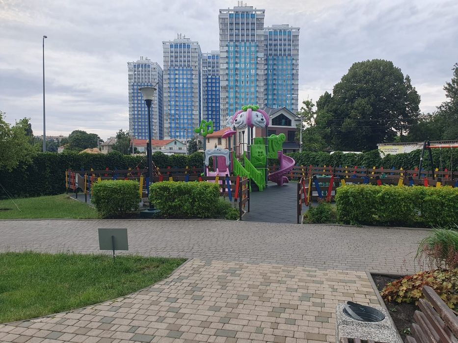 Продам 1 квартиру  жк.Жаботинского 54 а Альтаир 3