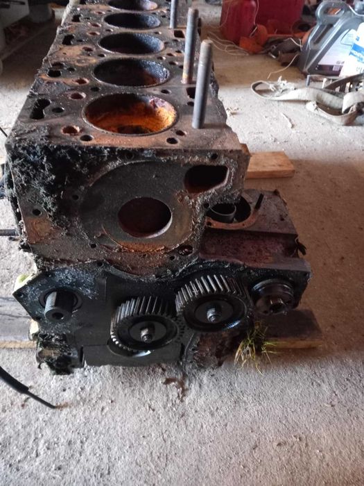 Blok silnika perkins 6 cylindrów
