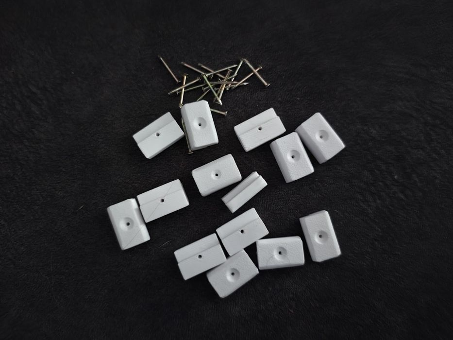 Flopy do mocowania pleksy do półek  zestaw 14 szt