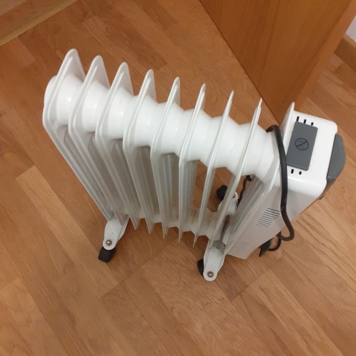 Aquecedor a óleo branco