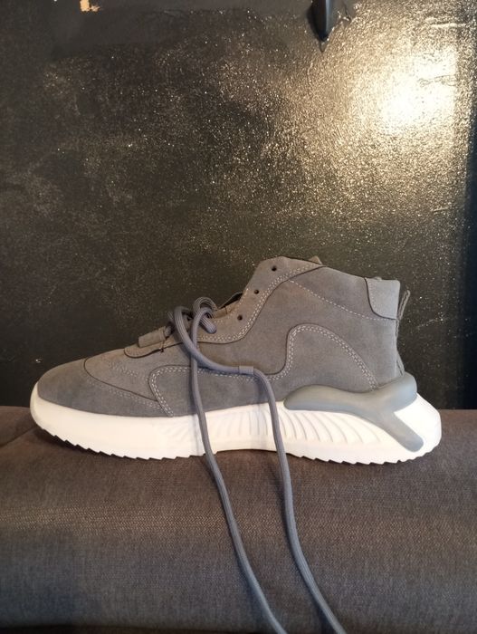 44 pary. Nowe, męskie buty sportowe. Różne wzory.