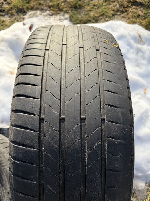 Bridgestone 215/55/17  23рік 2 шт