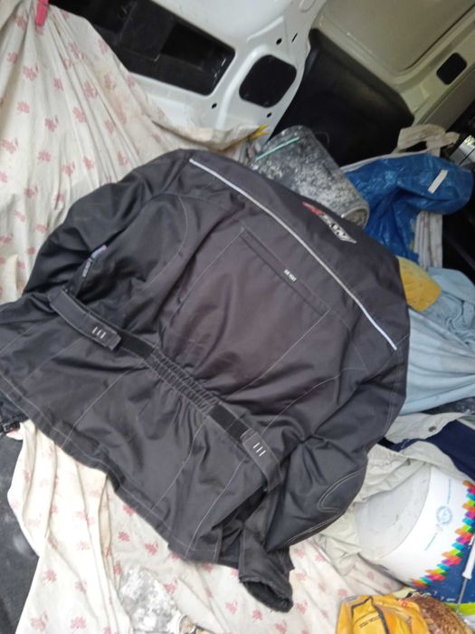 Capacete e casaco de Motard