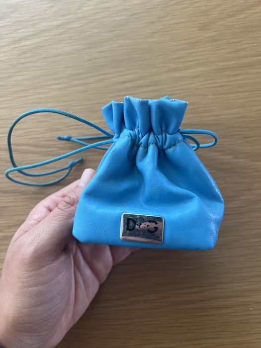 Relogio Dolce & Gabbana azul com cristais.