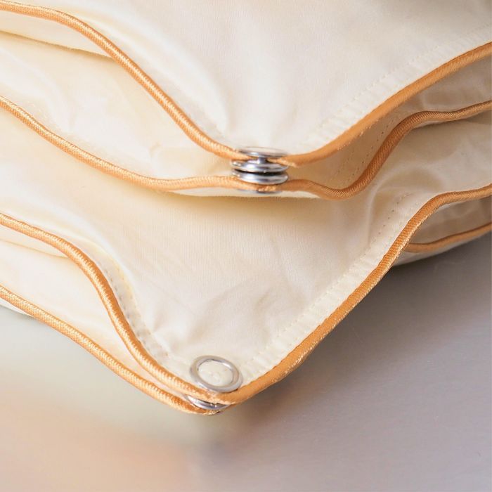 Kołdra AMZ DREAM 4 PORY ROKU puch 90% 200x220cm Kremowy