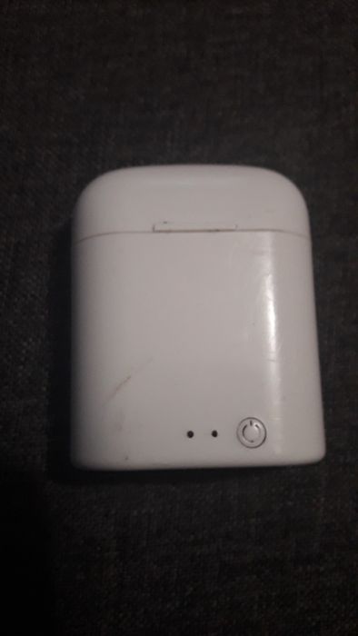 Продам кейс під наушнікі  Airpods