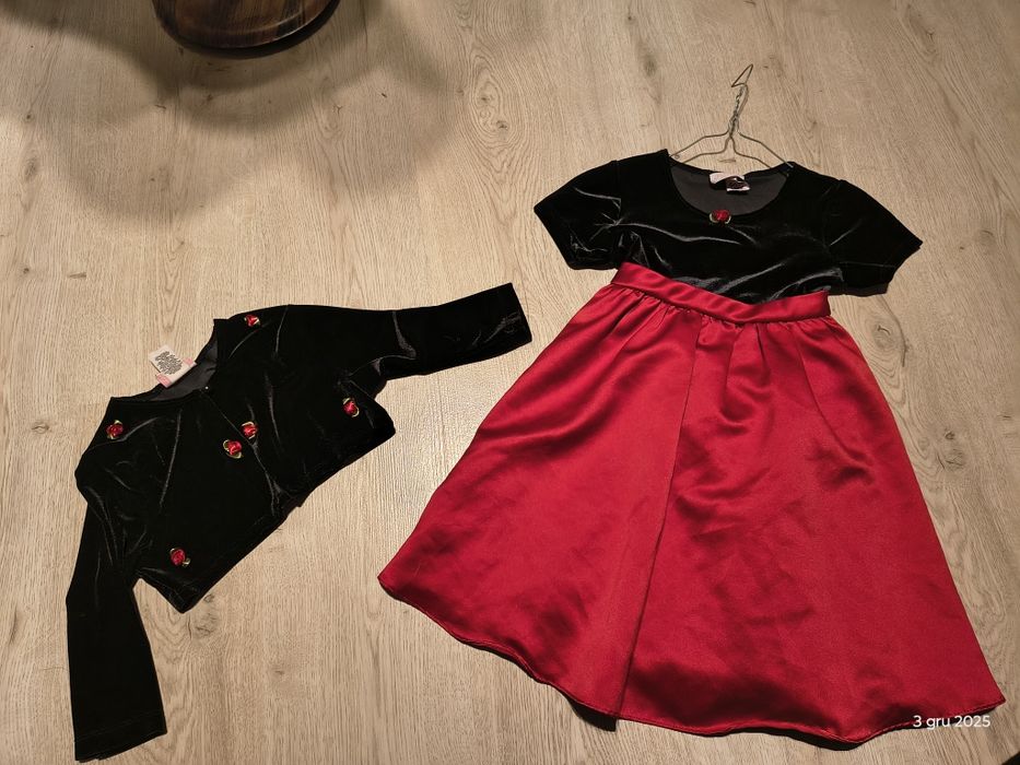 Śliczna elegancka sukienka z bolerkiem