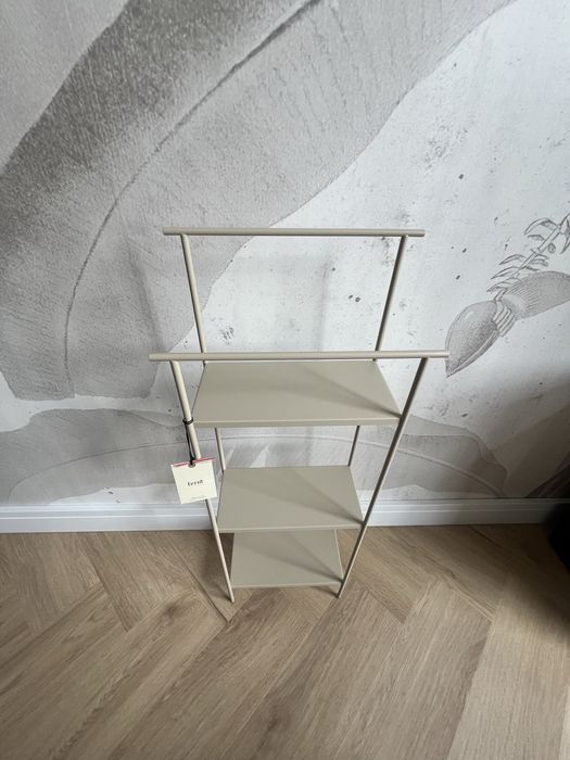 Metalowy stojak Ferm Living w kolorze Kaszmir
