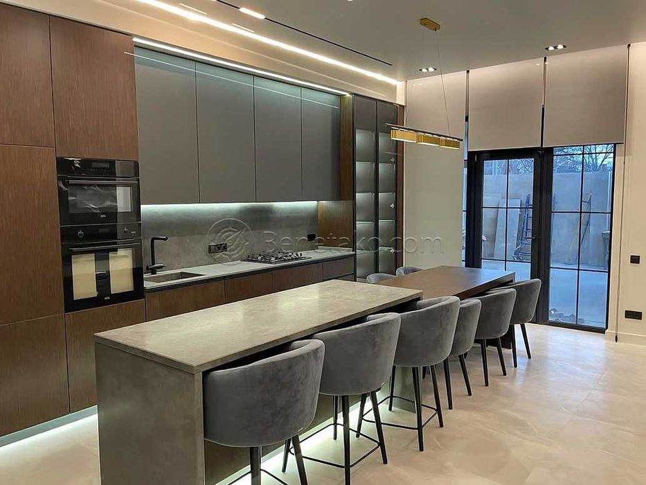 Код: 1753. Шикарный новый двухэтажный в Одессе на ул. Толбухина.