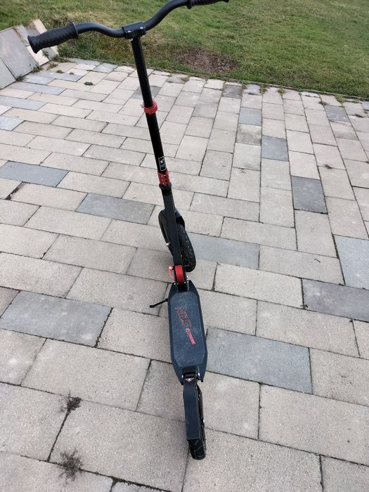 Hulajnoga NILS HC300 – duże pompowane koła, jak nowa!