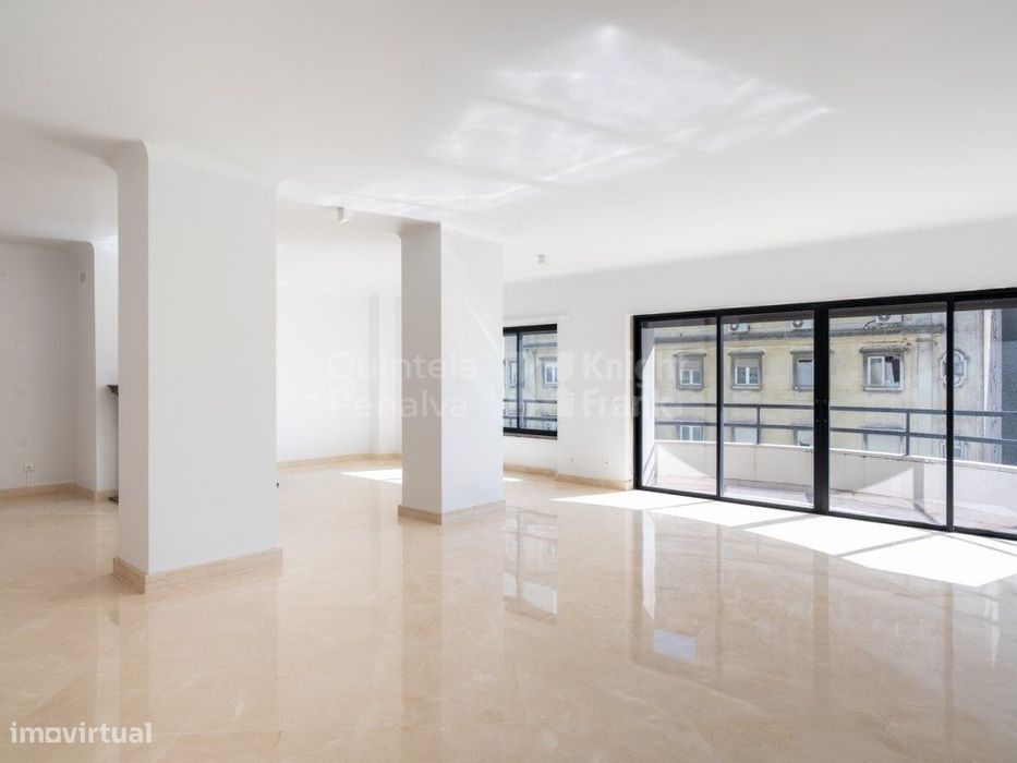 Apartamento T4+1 para arrendar sem móveis nas Avenidas Novas