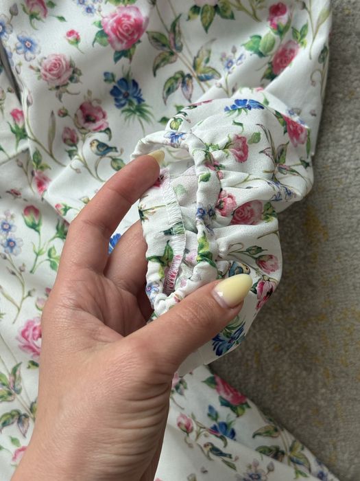 Vestido mini/midi floral com decote S/M