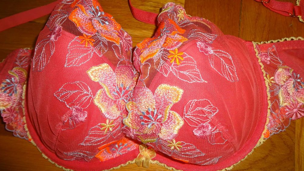 Biustonosz Marks&Spencer 90B nowy