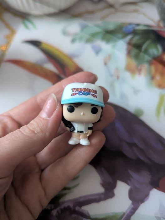 Обмен фигурки с kinder joy странные дела