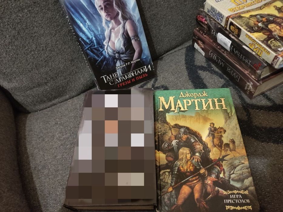 Продам книги Джордж Мартин Песнь Льда и Пламени комплект 5 книг вместе
