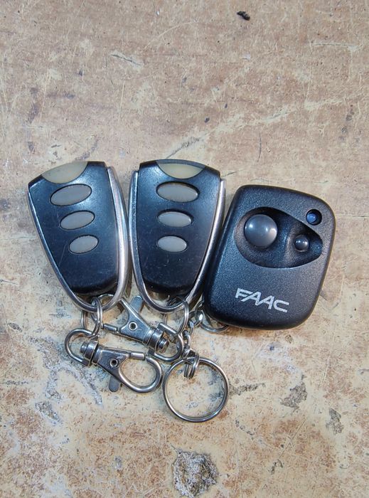 Piloty do bramy FAAC