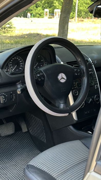 Mercedes-Benz A180