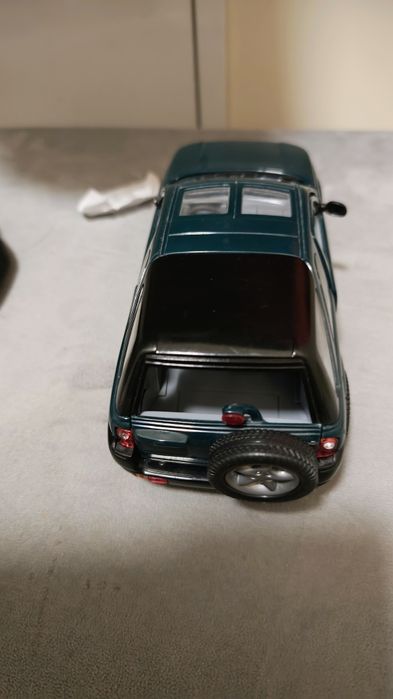 Model auta plastikowy duzy