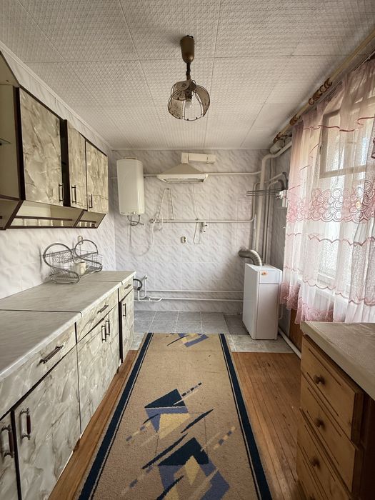 Продаєтья квартира  з діючим камином в центрі смт. Міжгірʼі