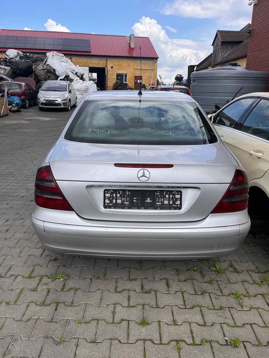 Mercedes W211 sedan Zderzak lampy maska  klapa Kod lakieru 744
