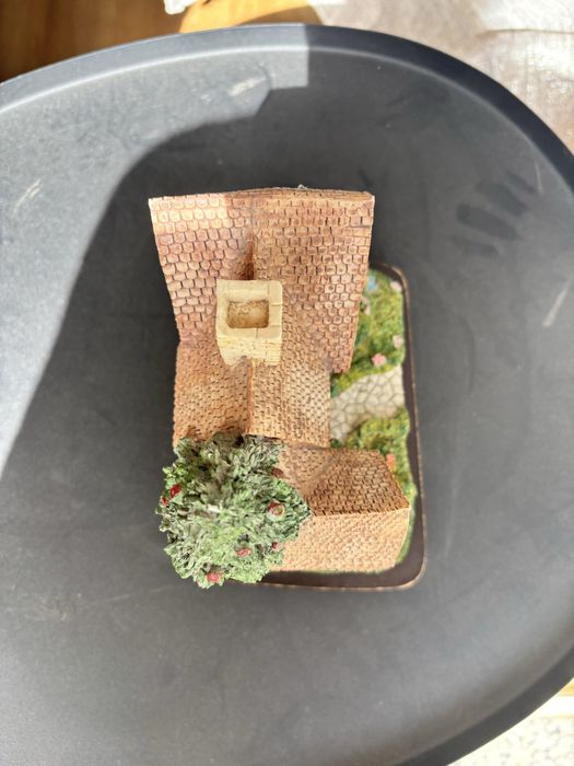 Mealheiro/Relógio em forma de casa