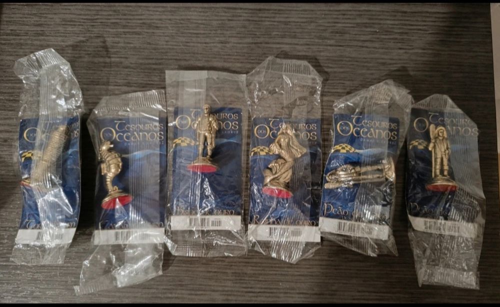 Peças soltas de xadrez64739664056193122