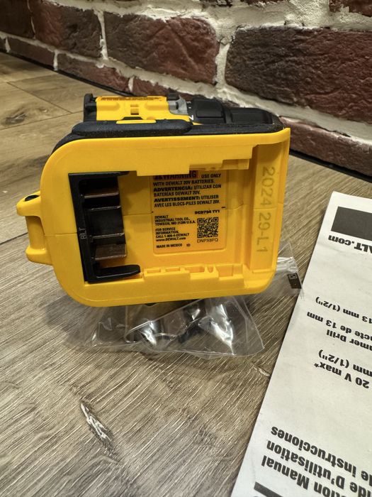 Бесщёточная дрель шуруповерт DeWALT DCD794b
