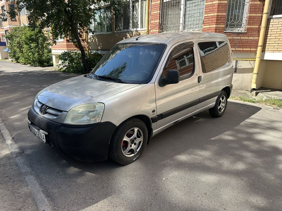 Продажться пежо партнер