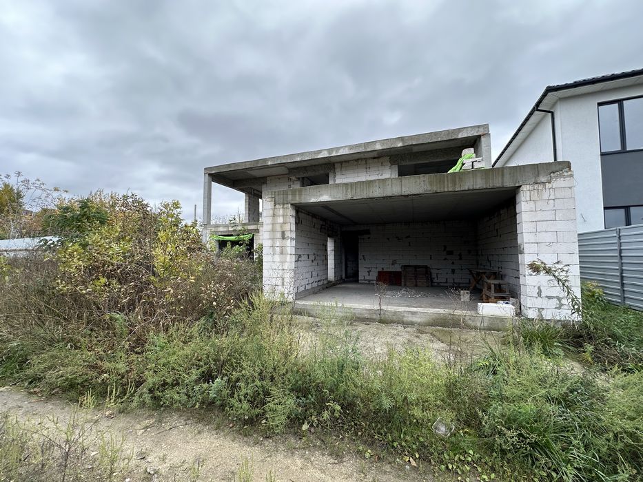 Продаж недобудованого будинку 230м.кв 5 соток землі к.м.Щастя (Жуляни)