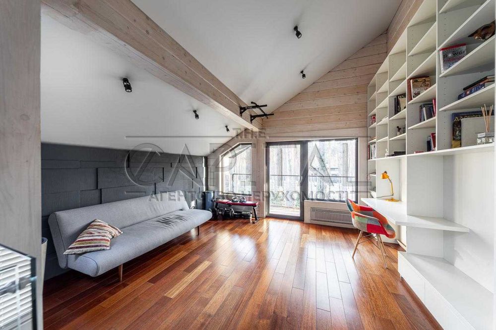 Оренда будинку з генератором, Буча