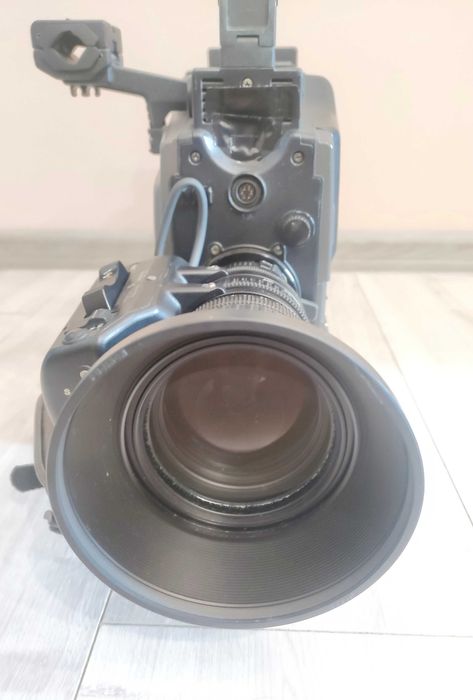 Продам JVC GY-X2B видеокамера S-VHS Pro Телевизионная с обьективом Fujinon S16x6,7B12U