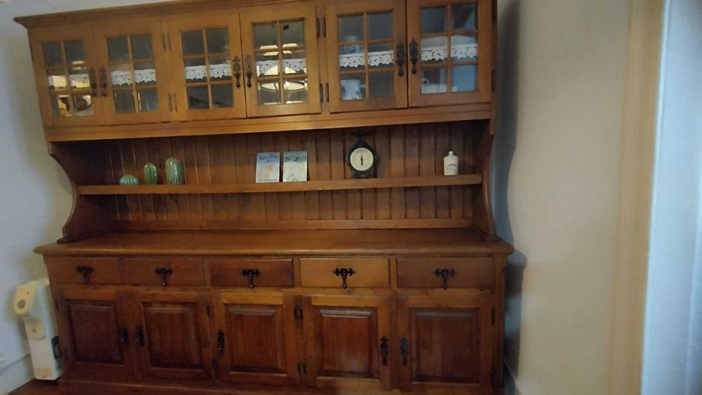 Móvel de Sala de Jantar - Madeira de Castanho