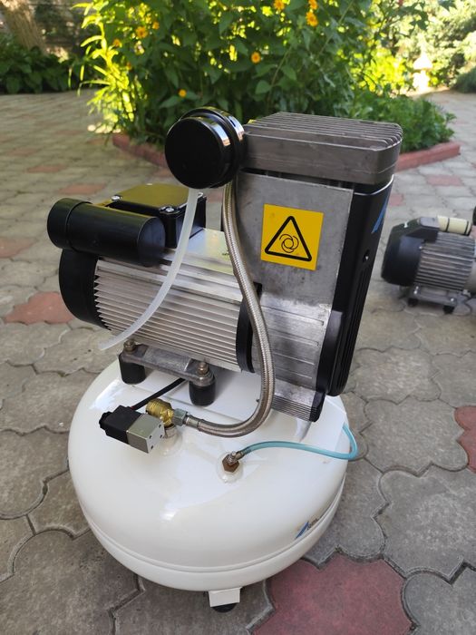 Стоматологічний компресор.Стоматологический компрессор.