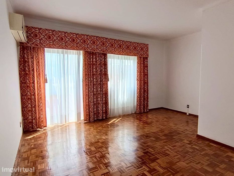 Apartamento T3 com vista sobre a cidade