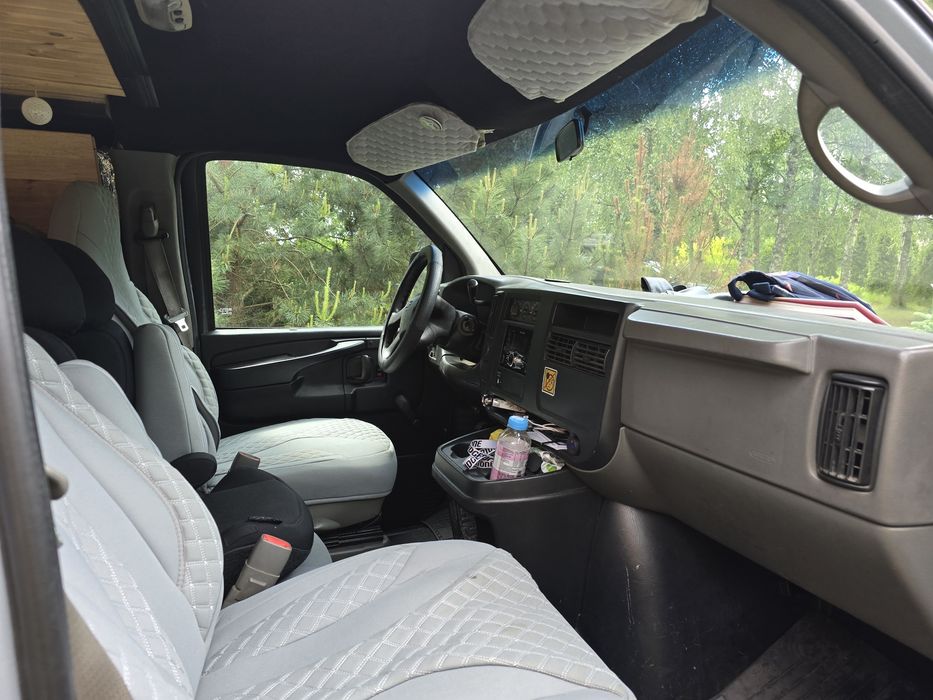 Kamper Van Chevrolet Express GMC Savana  6.0v8 benzyna automat 2004R