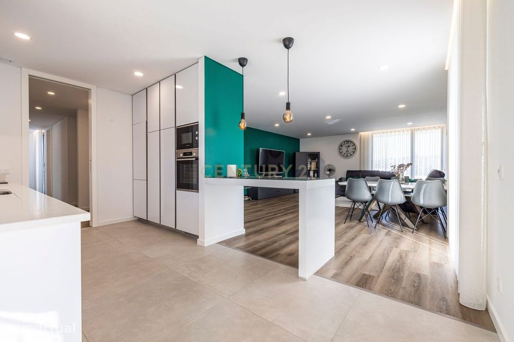 Moradia T4 Moderna com Piscina Aquecida e Jacuzzi a 15 Minutos da Prai