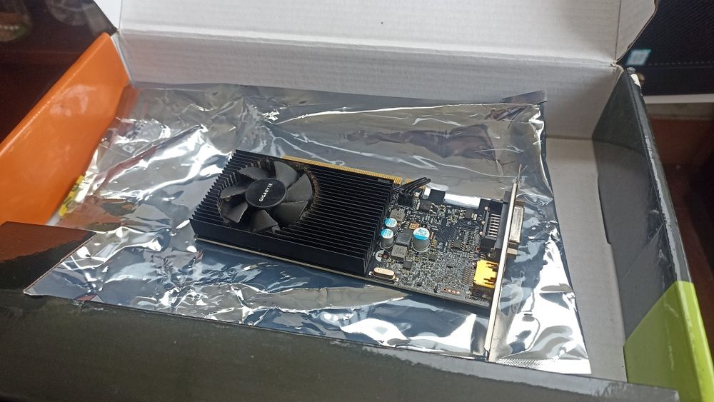 GEFORCE GT 1030 DDR4 2GB + 16gb De memória RAM DDR4