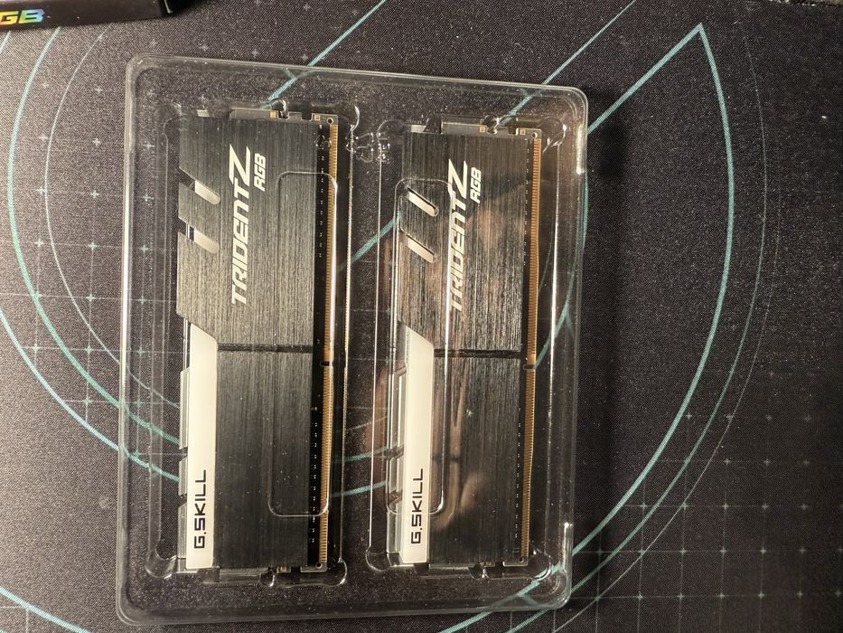 Placa gráfica MSI RTX 2060 Ventus + 16GB RAM G.Skill Trident Z RGB