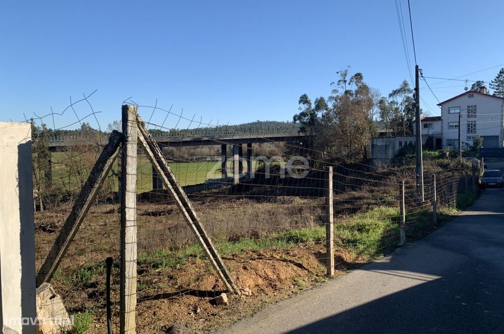 Terreno urbano na freguesia da Pousa, no concelho de Barcelos