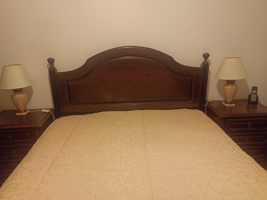 Mobília de quarto completa em madeira