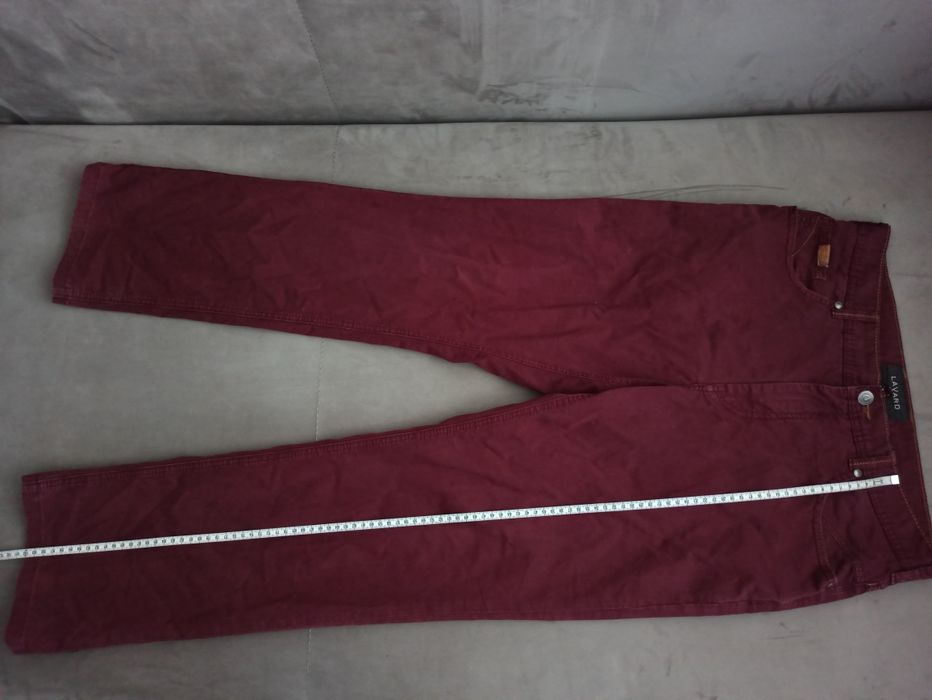 Spodnie chinos marki Lavard