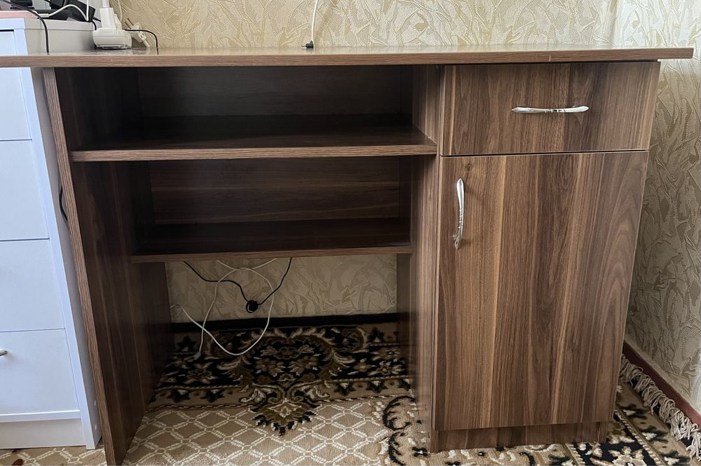 Продам письмовий стіл