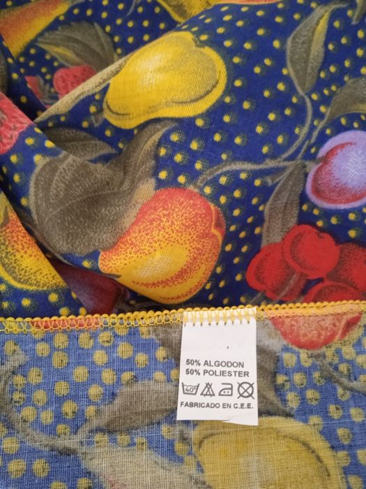 Vendo toalha de mesa nova com guardanapos