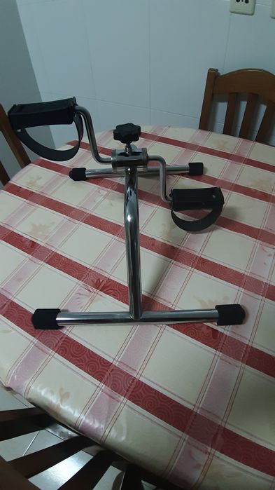 Bicicleta para exercício dos braços e das pernas