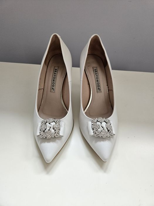 Ślubne czółenka perłowe z klamrą