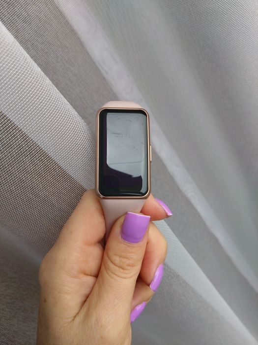 Huawei band 6 różowy