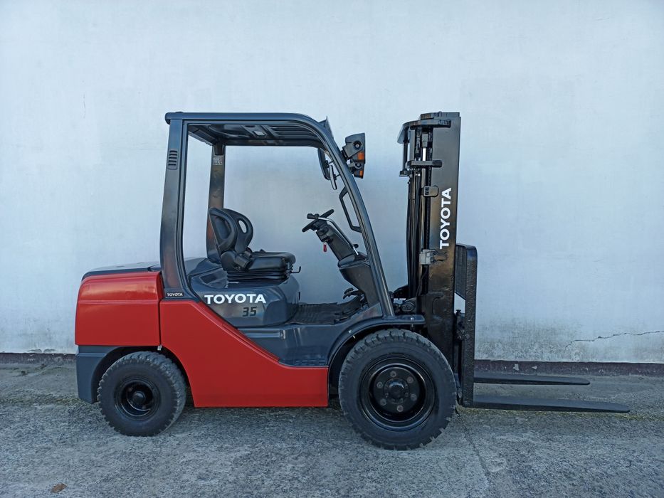 Вилочный погрузчик TOYOTA