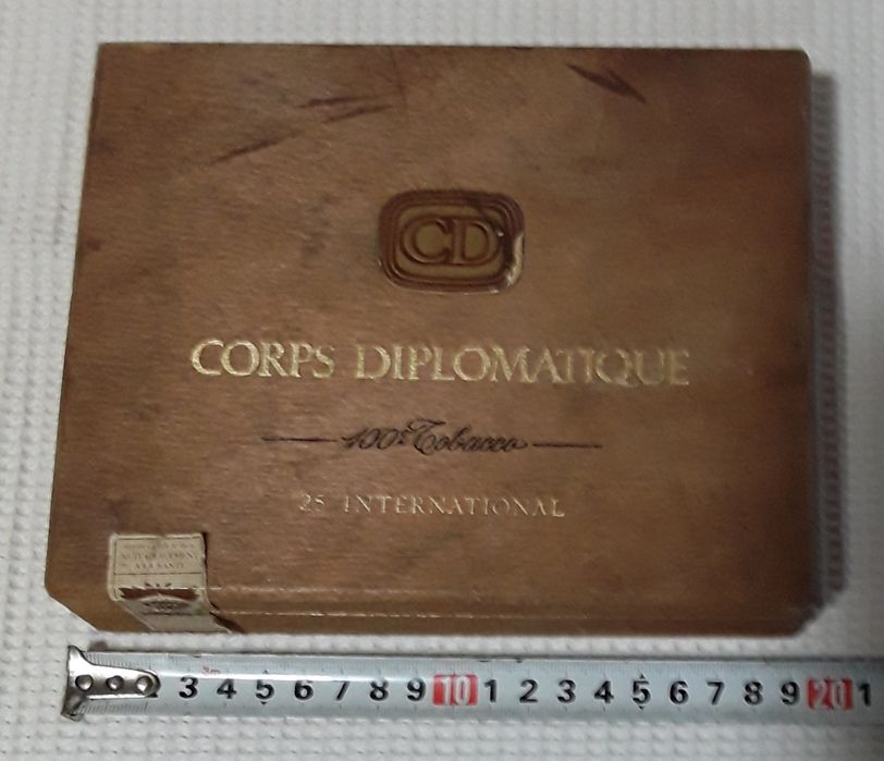 Caixa vazia em madeira de 25 charutos Corps Diplomatique