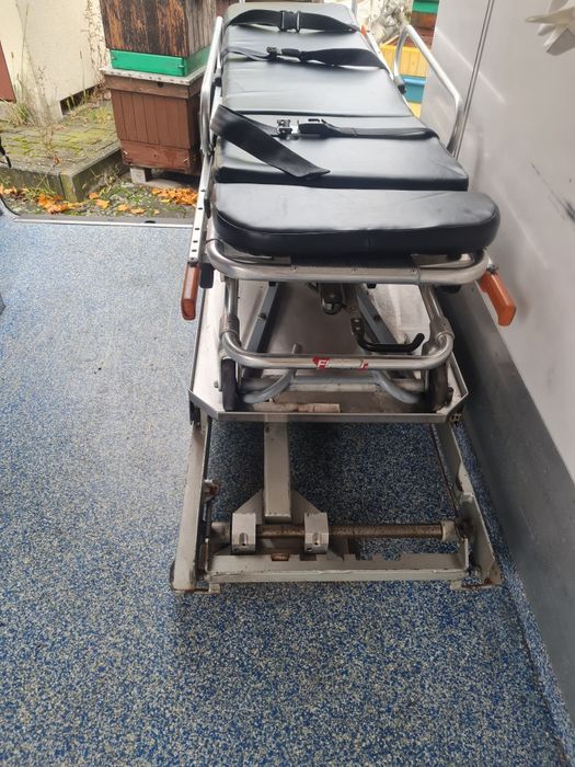 Nosze ferno z podstawą ambulans karetka